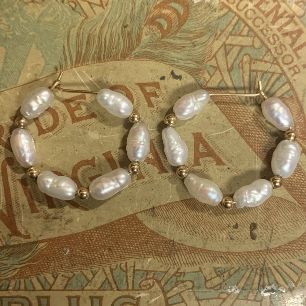 10K Gold and Freshwater Pearl Hoop Earrings Vintage